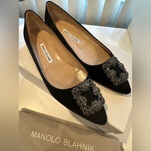 Brand new Manolo Blahnik black Hangisi flats